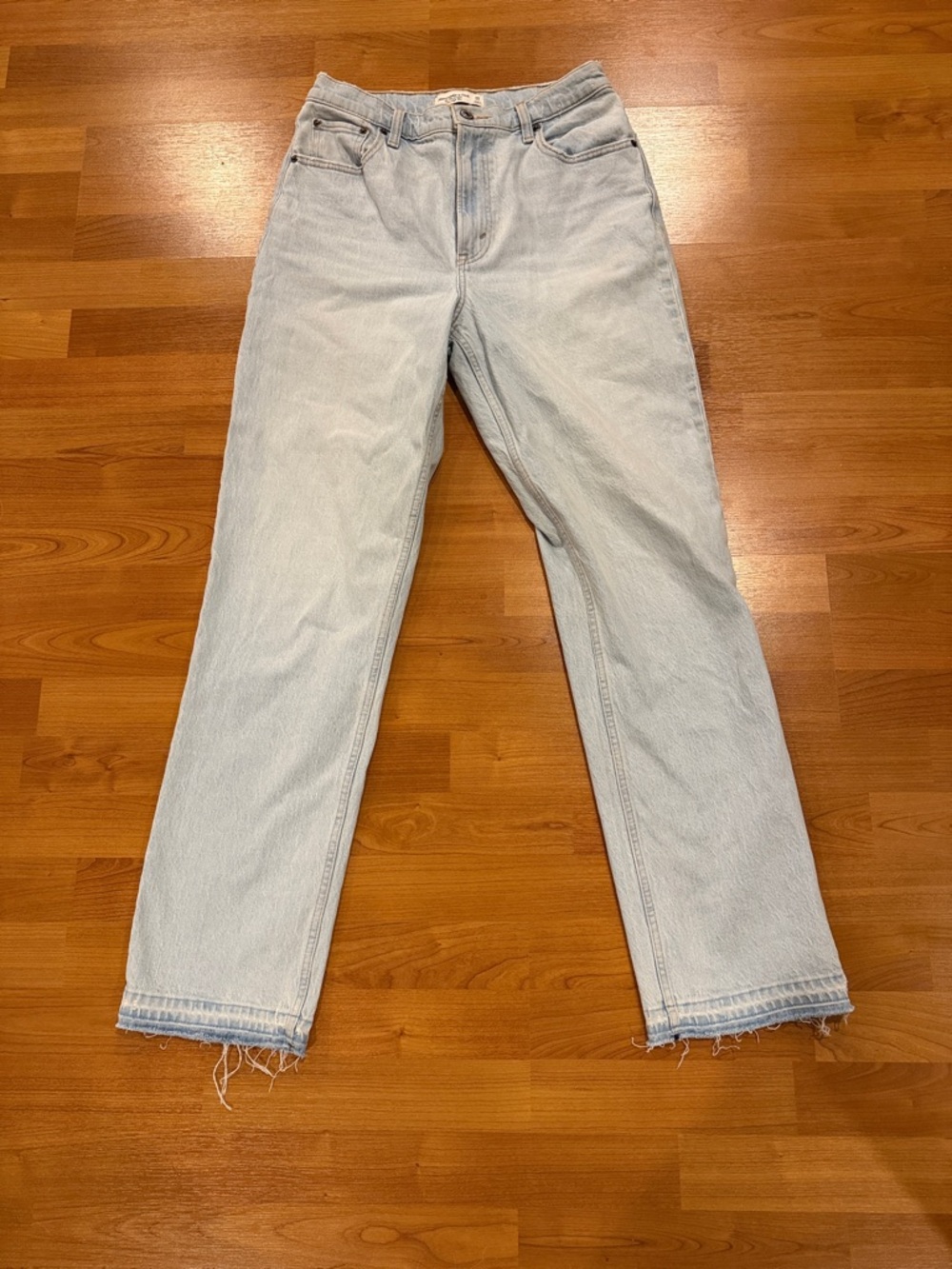 Abercrombie & Fitch Ultra Hi-Rise 90’s Straight Jean - Picture 7 of 8